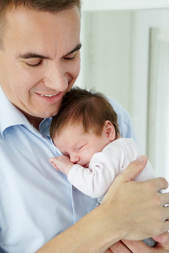 Newbornshooting mit Papa